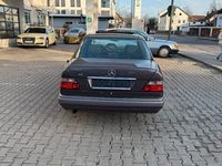 Gebraucht Mercedes E200 136 PS (100 kW) 1995 Braun Limousine