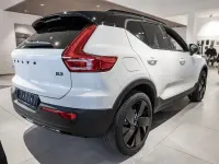 Neu Volvo XC40 Plus 163 PS (119 kW) 2026 Weiß SUV
