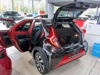 Neu Toyota Aygo 72 PS (52 kW) 2025 Chili red (3u4)/ black mica (2 Kleinwagen