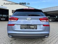 Neu Hyundai i30 140 PS (102 kW) 2025 Blau Limousine