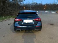 Gebraucht Mercedes A200 AMG line 150 PS (110 kW) 2020 Blau Limousine