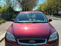 Gebraucht Ford Focus Ghia 101 PS (74 kW) 2005 Rot Limousine