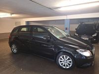 Gebraucht Mercedes B180 122 PS (89 kW) 2013 Schwarz Van / Kleinbus