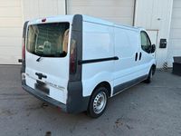 Używany Opel Vivaro 80 KM (58 kW) 2004 Biały Minivan