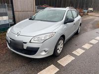 Gebraucht Renault Mégane GrandTour 106 PS (77 kW) 2011 Silber Kombi