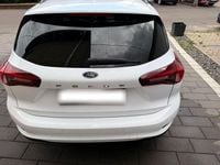 Gebraucht Ford Focus Cool & Connect 101 PS (74 kW) 2023 Weiß Kombi