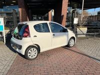 Gebraucht Peugeot 107 Access 68 PS (50 kW) 2012 Weiß Kleinwagen