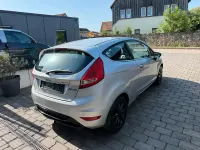 Gebraucht Ford Fiesta Ghia 82 PS (60 kW) 2008 Silber Kleinwagen