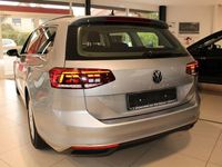 Gebraucht VW Passat 150 PS (110 kW) 2023 Silber Kombi