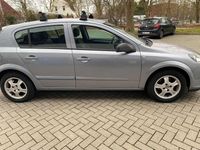 Gebraucht Opel Astra Edition 105 PS (77 kW) 2005 Lichtsilber m2 Kleinwagen