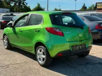 Gebraucht Mazda 2 Center-Line 95 PS (69 kW) 2012 Grün Kleinwagen