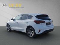 Gebraucht Ford Focus Titanium 125 PS (91 kW) 2022 Frostweiss Limousine