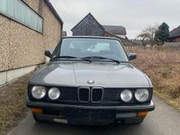 Gebraucht BMW 520 129 PS (94 kW) 1987 Grau Limousine