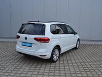 Gebraucht VW Touran Highline 150 PS (110 kW) 2024 Weiß (pure white) Van / Kleinbus
