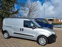 Gebraucht Opel Combo Selection 95 PS (69 kW) 2016 Silber Van / Kleinbus