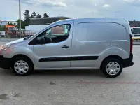 Gebraucht Peugeot Partner 90 PS (66 kW) 2015 Silber Van / Kleinbus