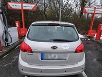 Gebraucht Kia Venga 125 PS (91 kW) 2010 Gold Kleinwagen