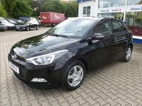 Gebraucht Hyundai i20 Pure 84 PS (61 kW) 2018 Schwarz Kleinwagen