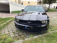 Second-hand Ford Mustang 305 CP (224 kW) 2011 Negru Coupe