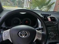 Gebraucht Toyota Auris 140 PS (102 kW) 2008 Silber Kleinwagen
