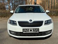 Gebraucht Skoda Octavia Joy 150 PS (110 kW) 2016 Weiß Kleinwagen