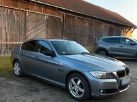 Gebraucht BMW 318 143 PS (105 kW) 2011 Silber Limousine