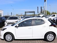 Gebraucht Toyota Yaris Basis 72 PS (52 kW) 2022 Weiß Limousine