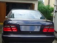 Gebraucht Mercedes E270 Avantgarde 231 PS (169 kW) 2000 Blau Limousine