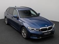 Gebraucht BMW 330e Sport Line 292 PS (214 kW) 2022 Phytonicblau metallicc1mschwarz Limousine