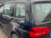 Gebraucht VW Touran 105 PS (77 kW) 2012 Schwarz Van / Kleinbus