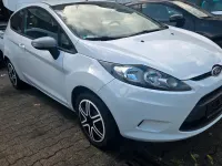 Gebraucht Ford Fiesta 60 PS (44 kW) 2010 Weiß Kleinwagen