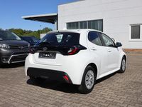 Gebraucht Toyota Yaris Basis 72 PS (52 kW) 2022 Weiß Limousine