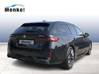 Gebraucht BMW 520 M Sport 197 PS (144 kW) 2025 Saphirschwarz Kombi