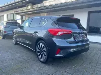 Używany Ford Focus Cool & Connect 125 KM (91 kW) 2018 Szary Sedan/Limuzyna