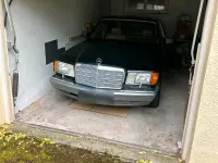 Second-hand Mercedes E300 182 CP (133 kW) 1988 Negru Berlinǎ