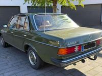 Gebraucht Mercedes E230 136 PS (100 kW) 1982 Grün Limousine