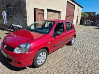 Używany Renault Clio II Authentique 58 KM (42 kW) 2010 Czerwony Sedan/Limuzyna