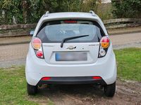 Gebraucht Chevrolet Spark 60 PS (44 kW) 2010 Weiß Kleinwagen