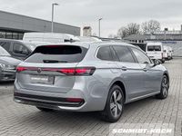 Gebraucht VW Passat Elegance 193 PS (141 kW) 2024 Oyster silver (silber) Kombi