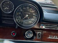 Gebraucht Mercedes 280 140 PS (102 kW) 1972 Weiß Limousine