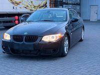 Gebraucht BMW 320 184 PS (135 kW) 2012 Schwarz Coupé