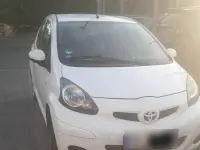 Gebraucht Toyota Aygo 68 PS (50 kW) 2011 Weiß Kleinwagen