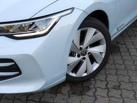 Gebraucht VW Golf VIII Life 116 PS (85 kW) 2025 Crystal ice blue (blau) Limousine