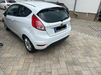 Gebraucht Ford Fiesta 80 PS (58 kW) 2016 Weiß Kleinwagen