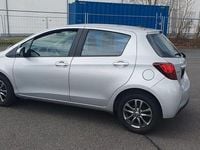 Gebraucht Toyota Yaris Comfort 99 PS (72 kW) 2016 Silber Limousine