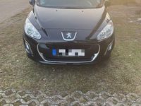 Gebraucht Peugeot 308 Tendance 98 PS (72 kW) 2011 Schwarz Limousine