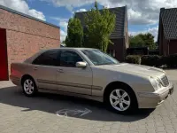 Gebraucht Mercedes E220 143 PS (105 kW) 2000 Gold Limousine