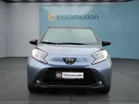 Neu Toyota Aygo X 72 PS (52 kW) 2026 Grau SUV