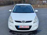 Gebraucht Hyundai i20 Classic 77 PS (56 kW) 2011 Weiß Kleinwagen