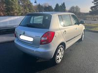 Gebraucht Skoda Fabia Ambition 75 PS (55 kW) 2014 Silber Limousine